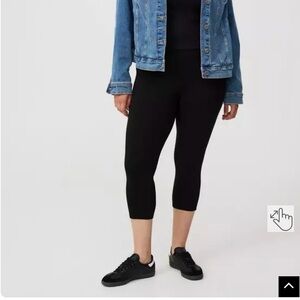 Torrid Black Pocket Capri Leggings